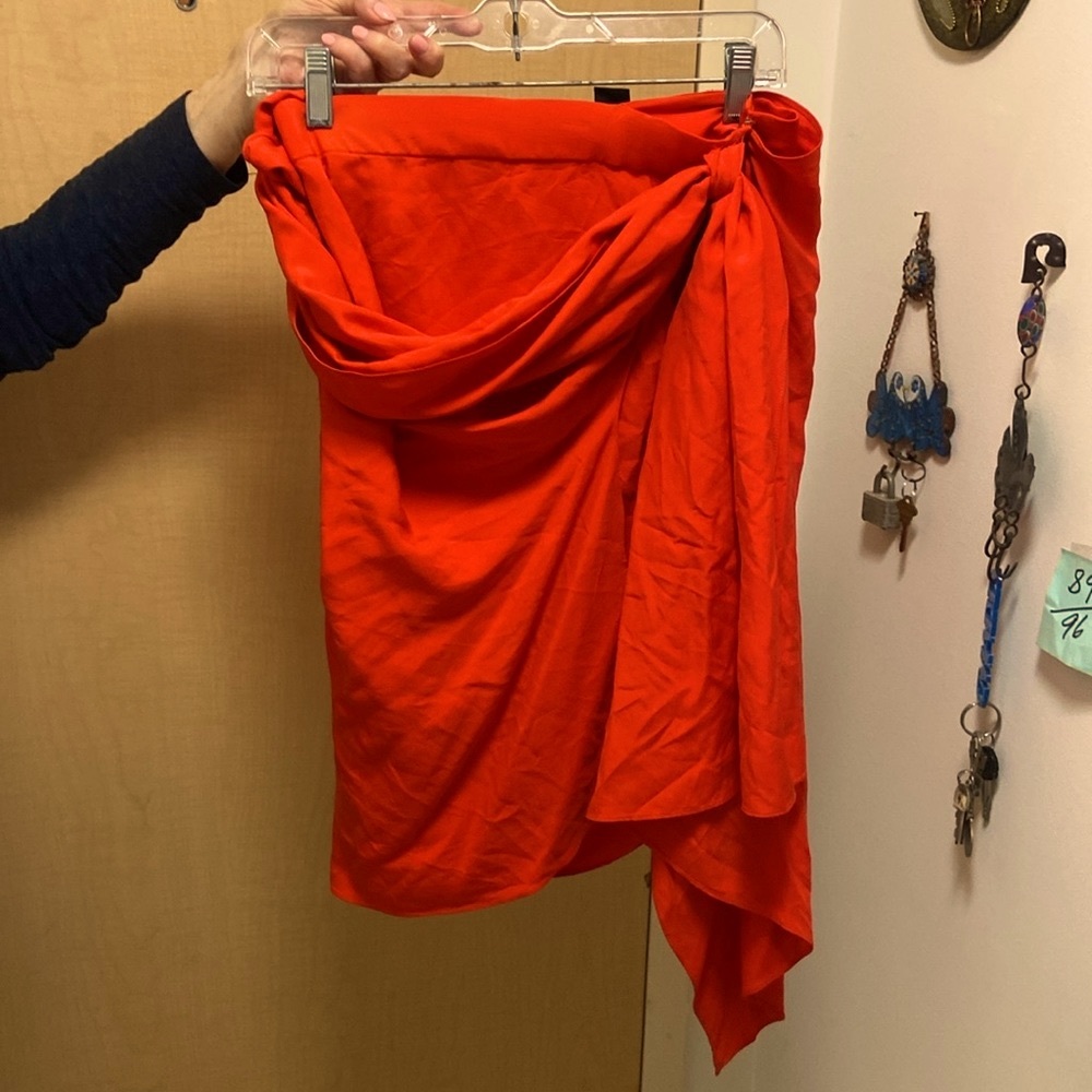 Donna Karan wrap skirt, 100% silk, medium from the 90s, unworn, persimmon color